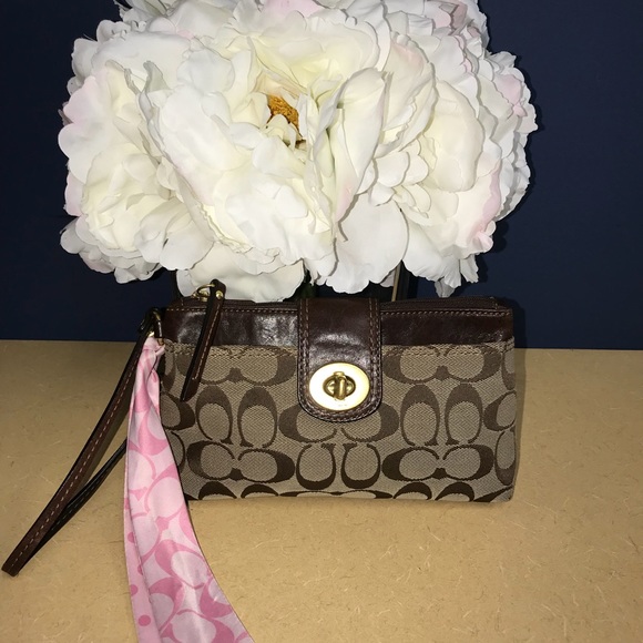 Coach Handbags - Coach Wristlet